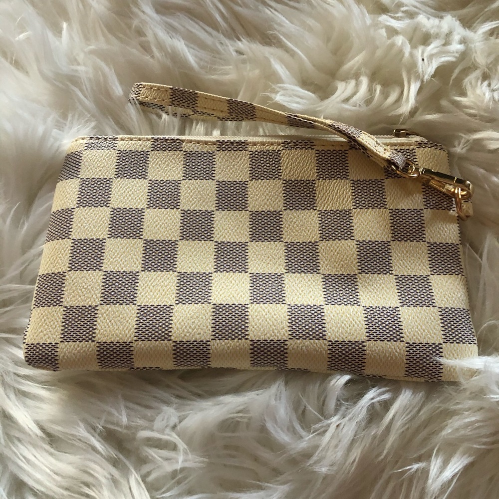 New White check wristlet